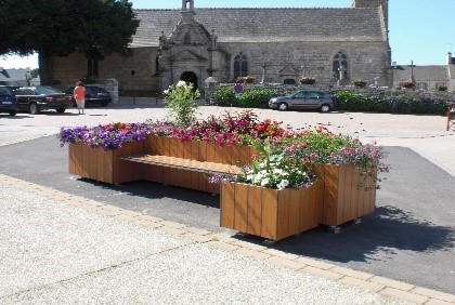 banc-jardiniere-place-village-eglise