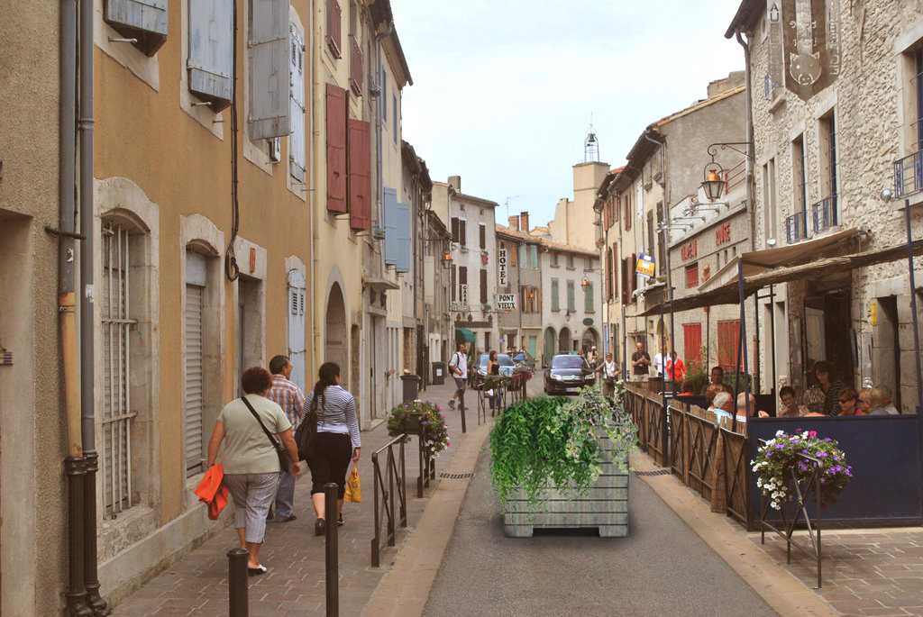 Jardinière anti-intrusion vigipirate JA 108 - Implantation dans une rue semi-piétonne étroite